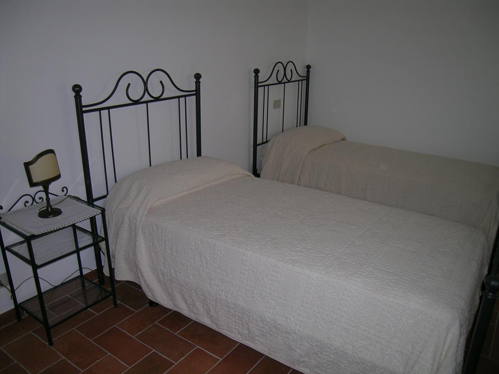 Agriturismo Podere Ossaia Cortona Kamer foto